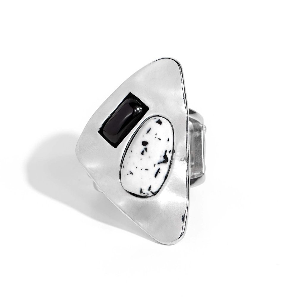 Paparazzi High-End Headline - Black